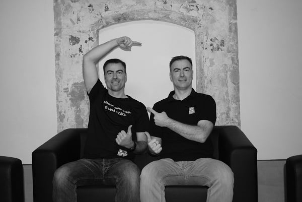 Thomas Dalkowski und Mathias Heppert zeigen aufeinander